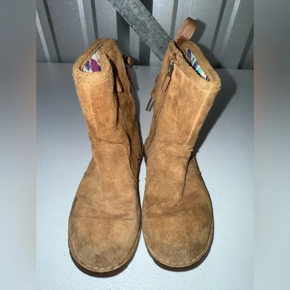 Ugg girl boots size 9